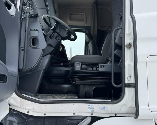 Белый Сканиа R 440, объемом двигателя 12.74 л и пробегом 823 тыс. км за 25000 $, фото 16 на Automoto.ua