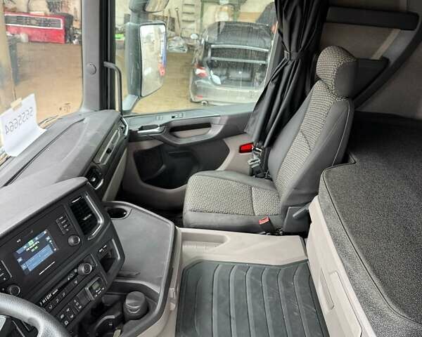 Белый Сканиа R 440, объемом двигателя 12.74 л и пробегом 90 тыс. км за 94890 $, фото 12 на Automoto.ua