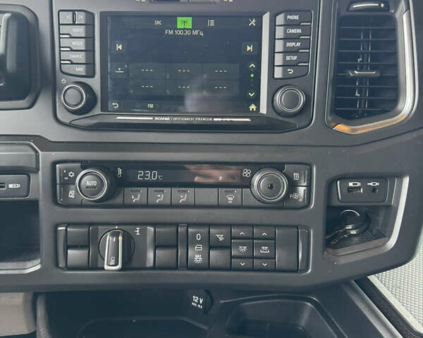 Белый Сканиа Р 500, объемом двигателя 12.7 л и пробегом 787 тыс. км за 53000 $, фото 30 на Automoto.ua