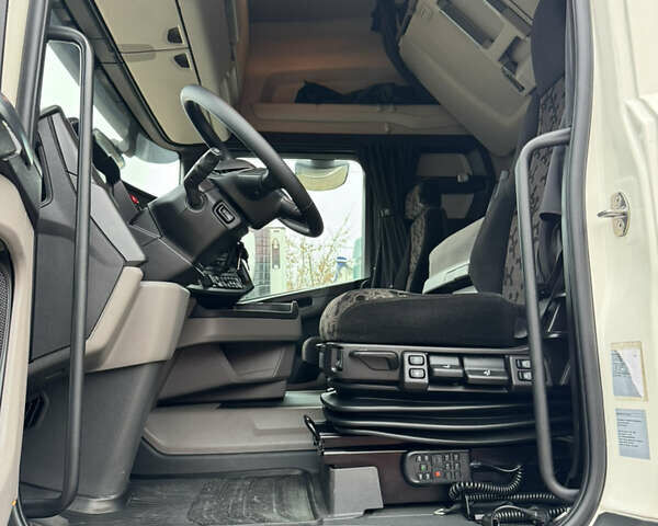 Белый Сканиа Р 500, объемом двигателя 12.7 л и пробегом 787 тыс. км за 53000 $, фото 20 на Automoto.ua