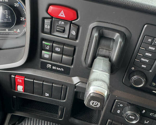 Белый Сканиа Р 500, объемом двигателя 12.7 л и пробегом 787 тыс. км за 53000 $, фото 32 на Automoto.ua