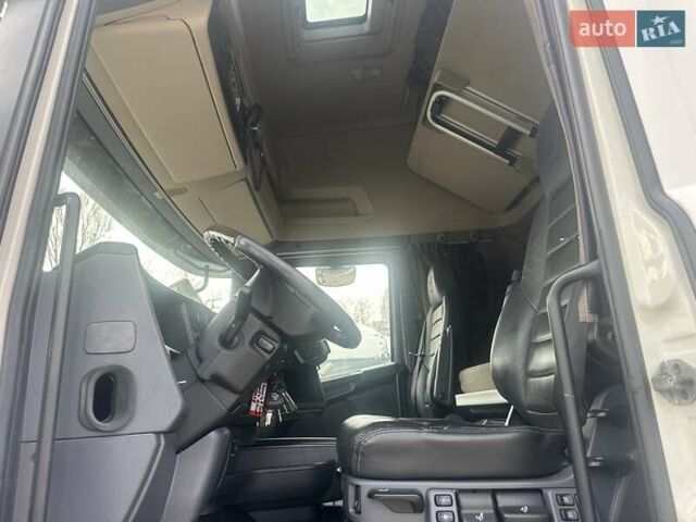 Белый Сканиа R 580, объемом двигателя 15.6 л и пробегом 748 тыс. км за 33600 $, фото 18 на Automoto.ua