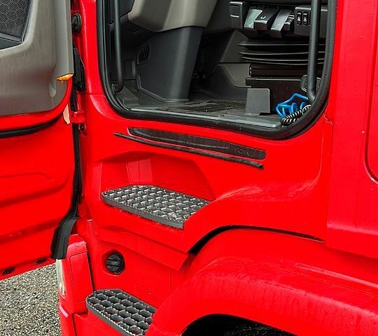 Красный Сканиа Р, объемом двигателя 12.9 л и пробегом 845000 тыс. км за 46500 $, фото 5 на Automoto.ua