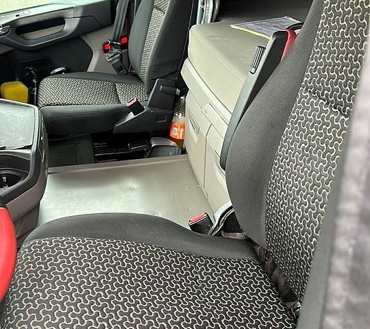 Красный Сканиа Р, объемом двигателя 12.9 л и пробегом 845000 тыс. км за 46500 $, фото 7 на Automoto.ua