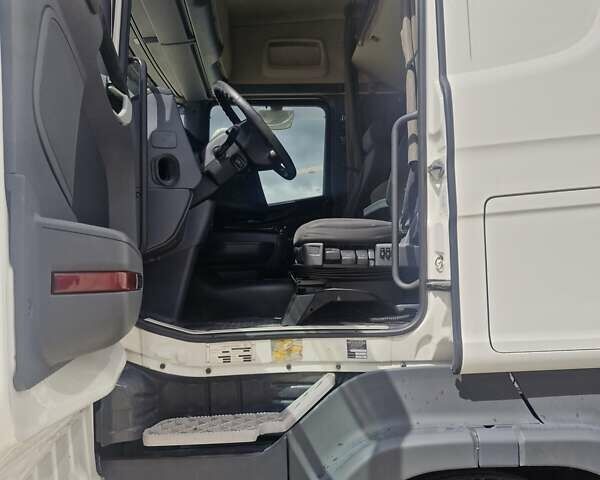 Белый Сканиа R 410, объемом двигателя 12.74 л и пробегом 900 тыс. км за 27900 $, фото 9 на Automoto.ua