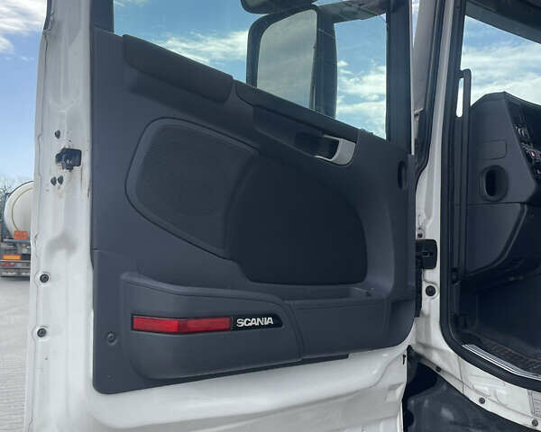 Белый Сканиа R 450, объемом двигателя 12.74 л и пробегом 787 тыс. км за 30000 $, фото 13 на Automoto.ua