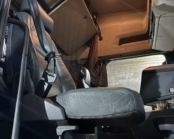 Черный Сканиа R 450, объемом двигателя 12.7 л и пробегом 803 тыс. км за 38646 $, фото 41 на Automoto.ua