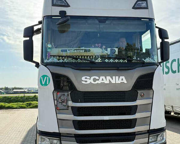 Белый Сканиа S 450, объемом двигателя 0 л и пробегом 880 тыс. км за 52314 $, фото 2 на Automoto.ua