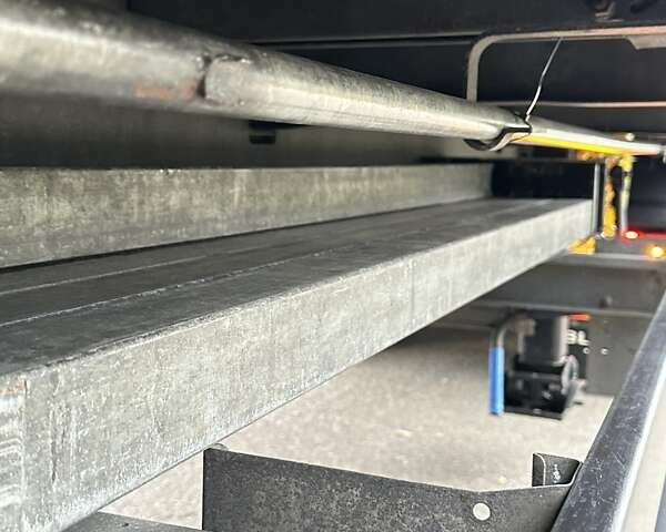 Білий Шмітц Каргобулл C01, об'ємом двигуна 0 л та пробігом 333 тис. км за 16500 $, фото 18 на Automoto.ua