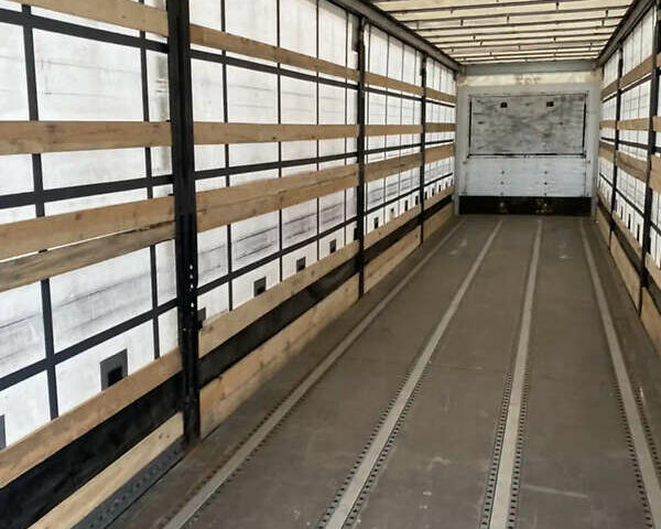 Черный Шмитц Каргобулл C01, объемом двигателя 0 л и пробегом 700 тыс. км за 10799 $, фото 2 на Automoto.ua