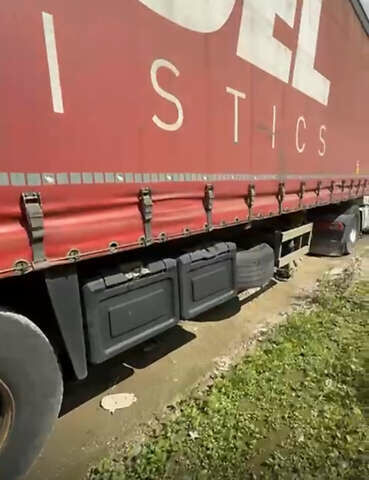 Красный Шмитц Каргобулл C01, объемом двигателя 0 л и пробегом 500 тыс. км за 9325 $, фото 4 на Automoto.ua