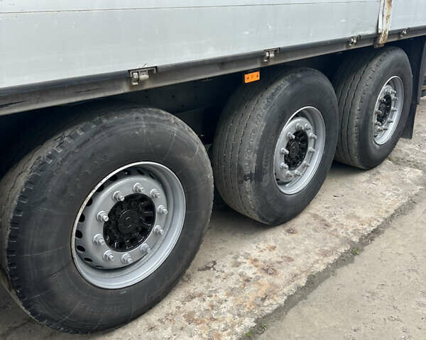 Сірий Шмітц Каргобулл C01, об'ємом двигуна 0 л та пробігом 100 тис. км за 6600 $, фото 2 на Automoto.ua