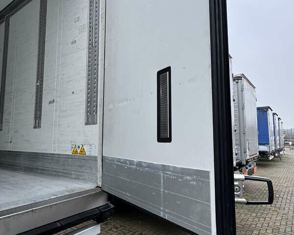 Білий Шмітц Каргобулл SCB S3B, об'ємом двигуна 0 л та пробігом 200 тис. км за 33500 $, фото 27 на Automoto.ua