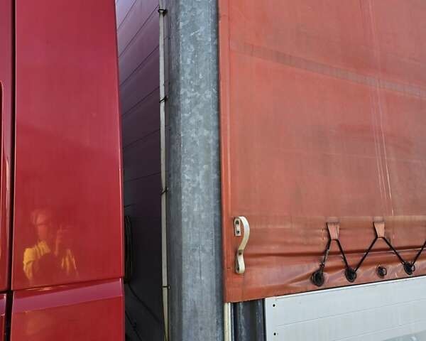 Красный Шмитц Каргобулл SCB S3T, объемом двигателя 0 л и пробегом 100 тыс. км за 16800 $, фото 3 на Automoto.ua