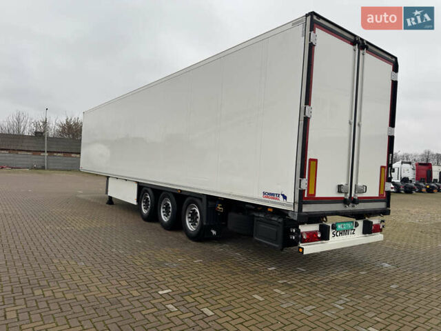 Белый Шмитц Каргобулл SKO 24, объемом двигателя 0 л и пробегом 200 тыс. км за 34900 $, фото 2 на Automoto.ua