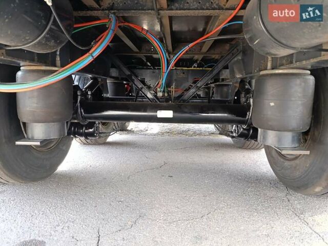 Красный Шмитц Каргобулл SSD, объемом двигателя 6 л и пробегом 250 тыс. км за 8593 $, фото 3 на Automoto.ua