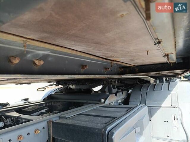 Красный Шмитц Каргобулл SSD, объемом двигателя 6 л и пробегом 250 тыс. км за 8593 $, фото 6 на Automoto.ua