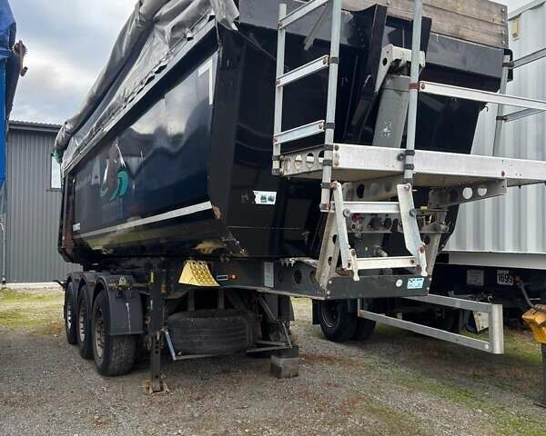 Черный Шмитз СКИ, объемом двигателя 0 л и пробегом 100 тыс. км за 13600 $, фото 1 на Automoto.ua