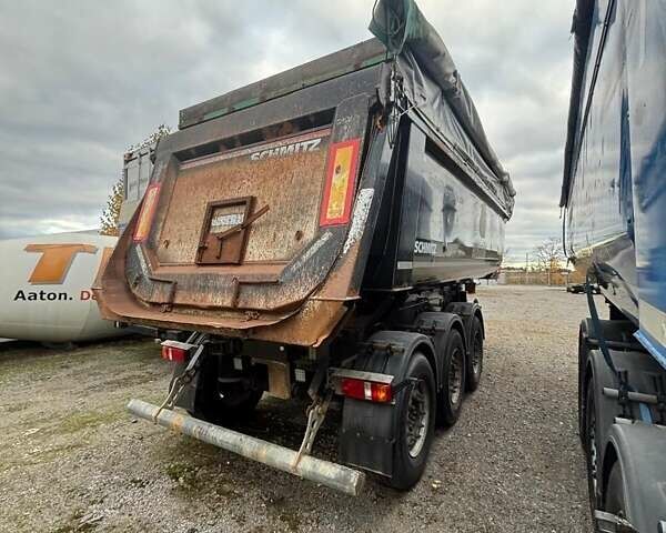 Черный Шмитз СКИ, объемом двигателя 0 л и пробегом 100 тыс. км за 13600 $, фото 2 на Automoto.ua