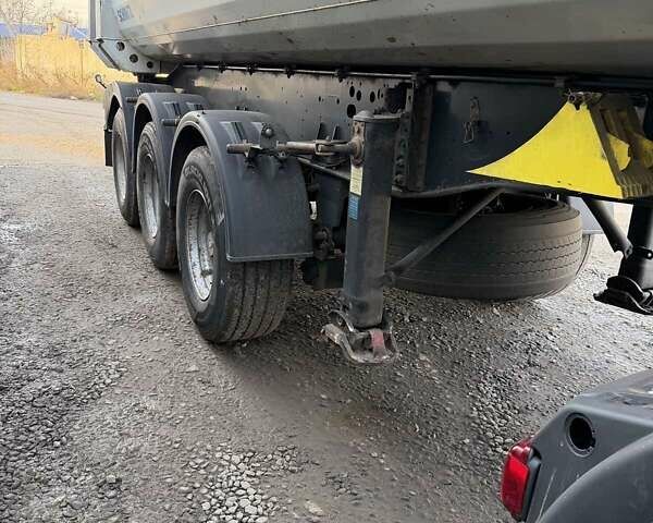 Серый Шмитз СКИ, объемом двигателя 0 л и пробегом 100 тыс. км за 14300 $, фото 4 на Automoto.ua