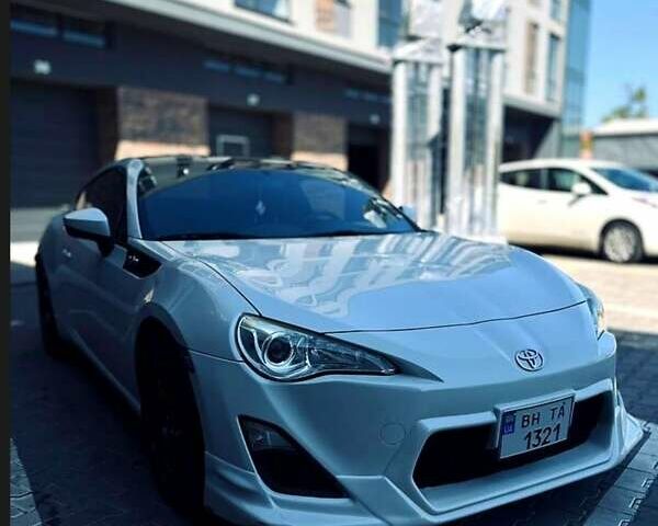 Белый Сцион FR-S, объемом двигателя 2 л и пробегом 145 тыс. км за 11500 $, фото 2 на Automoto.ua