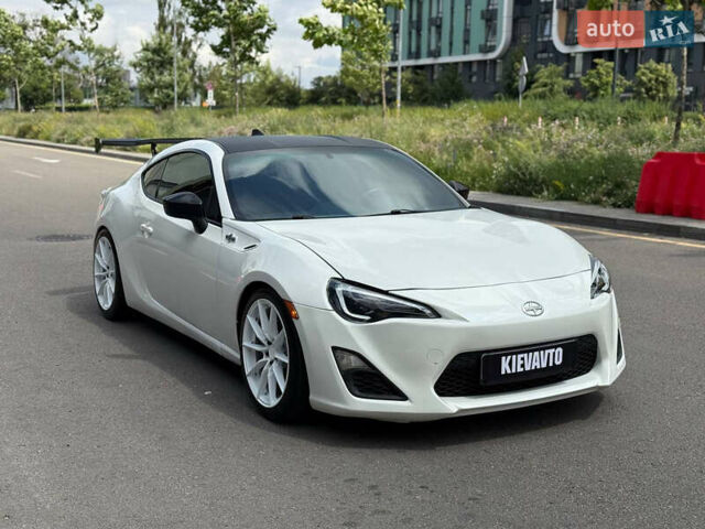 Белый Сцион FR-S, объемом двигателя 2 л и пробегом 112 тыс. км за 13500 $, фото 4 на Automoto.ua