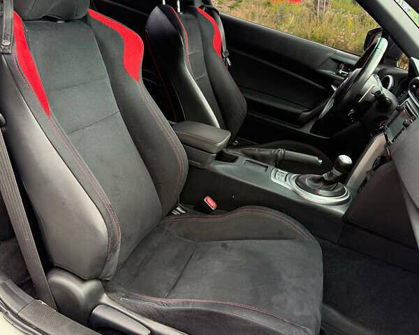 Белый Сцион FR-S, объемом двигателя 2 л и пробегом 112 тыс. км за 13500 $, фото 2 на Automoto.ua