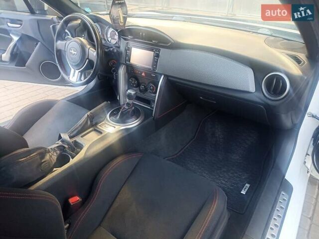 Белый Сцион FR-S, объемом двигателя 2 л и пробегом 69 тыс. км за 14900 $, фото 5 на Automoto.ua