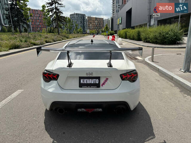 Белый Сцион FR-S, объемом двигателя 2 л и пробегом 112 тыс. км за 13500 $, фото 1 на Automoto.ua