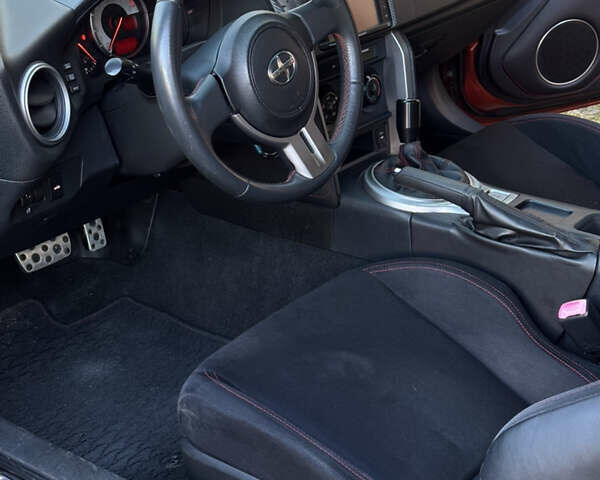 Оранжевый Сцион FR-S, объемом двигателя 2 л и пробегом 160 тыс. км за 14300 $, фото 28 на Automoto.ua