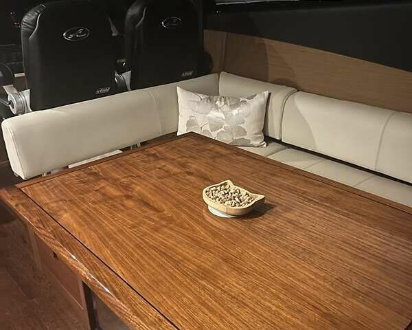 Білий СіРей Celebrety, об'ємом двигуна 70 л та пробігом 1 тис. км за 1700000 $, фото 12 на Automoto.ua