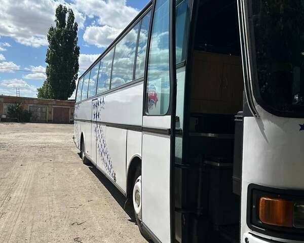 Белый Сетра 215 ХД, объемом двигателя 14.6 л и пробегом 580 тыс. км за 11000 $, фото 1 на Automoto.ua