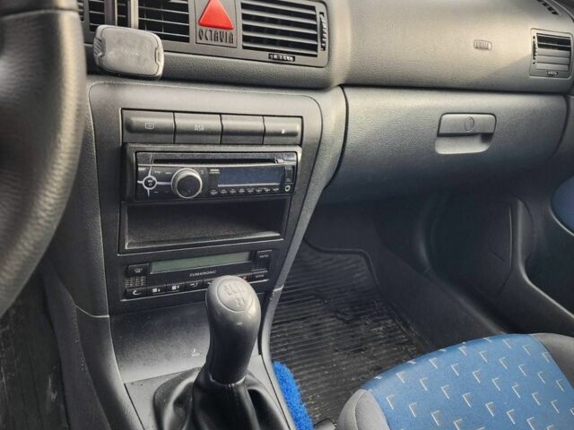 Чорний Шкода 100, об'ємом двигуна 1.6 л та пробігом 255 тис. км за 4200 $, фото 4 на Automoto.ua