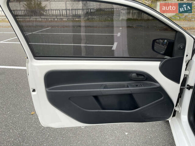 Белый Шкода Ситиго, объемом двигателя 1 л и пробегом 157 тыс. км за 5000 $, фото 16 на Automoto.ua