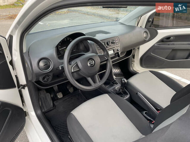 Белый Шкода Ситиго, объемом двигателя 1 л и пробегом 157 тыс. км за 5000 $, фото 17 на Automoto.ua