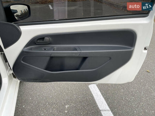 Белый Шкода Ситиго, объемом двигателя 1 л и пробегом 157 тыс. км за 5000 $, фото 23 на Automoto.ua