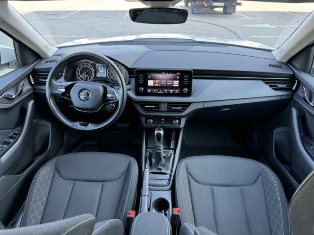 Белый Шкода Другая, объемом двигателя 1.6 л и пробегом 16 тыс. км за 21800 $, фото 5 на Automoto.ua