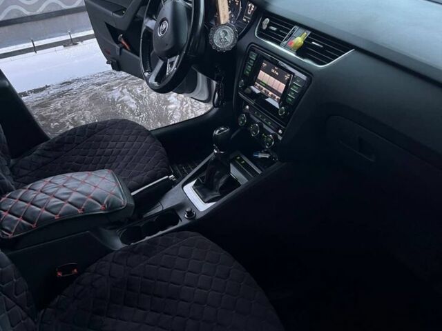 Белый Шкода Другая, объемом двигателя 1.6 л и пробегом 179 тыс. км за 11000 $, фото 3 на Automoto.ua