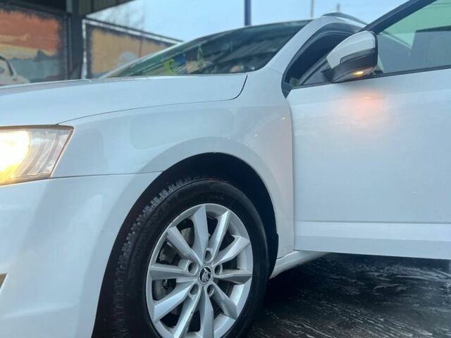 Белый Шкода Другая, объемом двигателя 1.6 л и пробегом 179 тыс. км за 11000 $, фото 1 на Automoto.ua