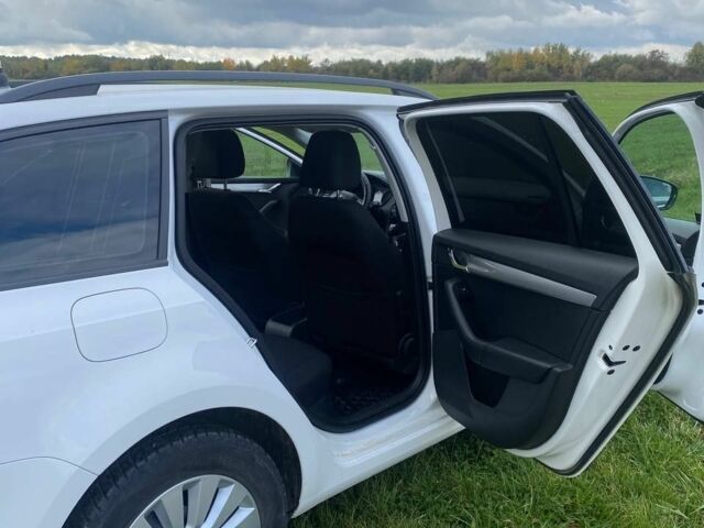 Белый Шкода Другая, объемом двигателя 1.6 л и пробегом 198 тыс. км за 11500 $, фото 1 на Automoto.ua