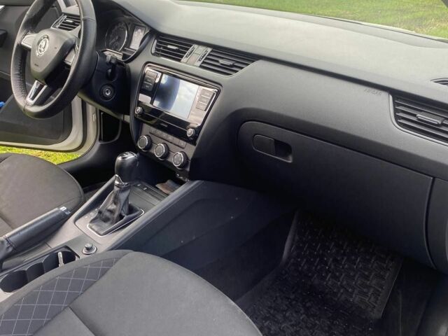 Белый Шкода Другая, объемом двигателя 1.6 л и пробегом 198 тыс. км за 11500 $, фото 2 на Automoto.ua