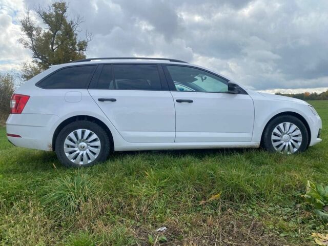 Белый Шкода Другая, объемом двигателя 1.6 л и пробегом 198 тыс. км за 11500 $, фото 5 на Automoto.ua