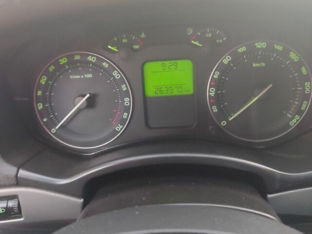 Шкода Другая 2005 в Днепре (Днепропетровске) на Automoto.ua Черный Шкода Другая, объемом двигателя 1.6 л и пробегом 264 тыс. км за 5500 $, фото 12 на Automoto.ua