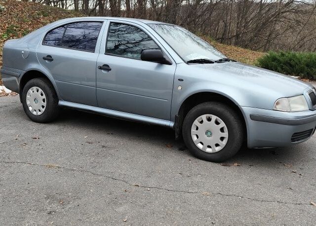 Серый Шкода Другая, объемом двигателя 1.6 л и пробегом 260 тыс. км за 4000 $, фото 3 на Automoto.ua