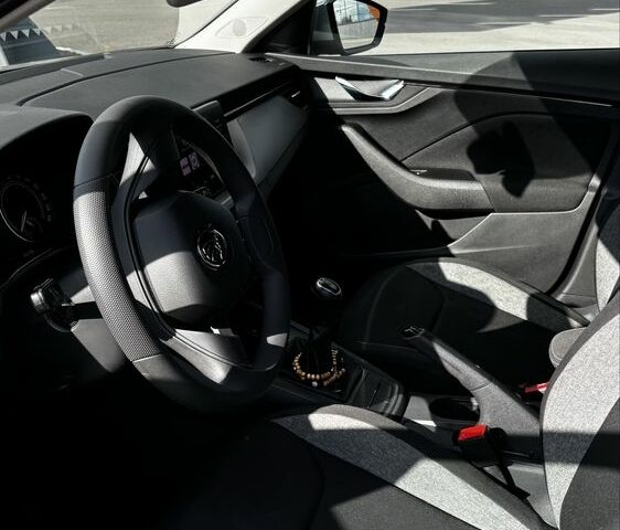 Сірий Шкода Інша, об'ємом двигуна 1.6 л та пробігом 57 тис. км за 17000 $, фото 7 на Automoto.ua