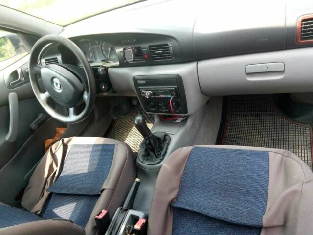 Серый Шкода Другая, объемом двигателя 1.6 л и пробегом 312 тыс. км за 3800 $, фото 1 на Automoto.ua