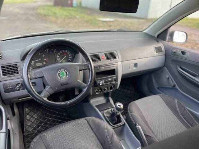 Белый Шкода Фабия, объемом двигателя 1.4 л и пробегом 300 тыс. км за 2700 $, фото 1 на Automoto.ua