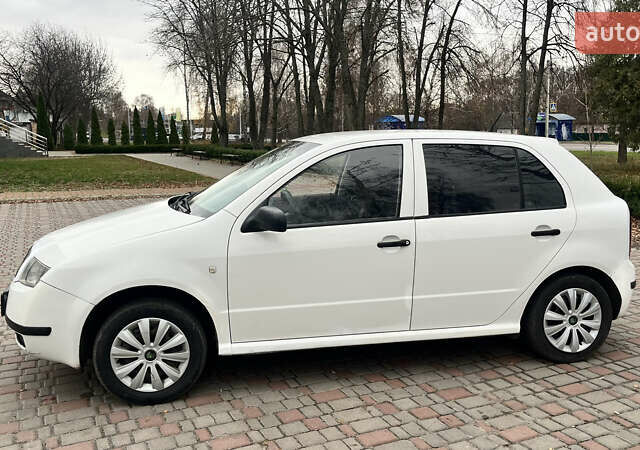 Белый Шкода Фабия, объемом двигателя 1.39 л и пробегом 470 тыс. км за 2500 $, фото 5 на Automoto.ua
