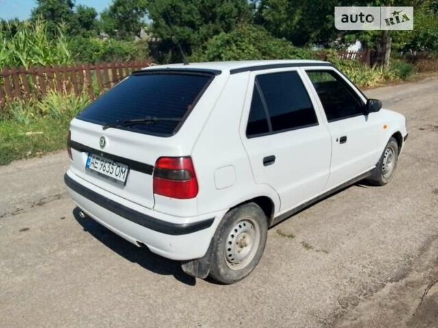 Белый Шкода Фабия, объемом двигателя 0 л и пробегом 200 тыс. км за 1700 $, фото 6 на Automoto.ua