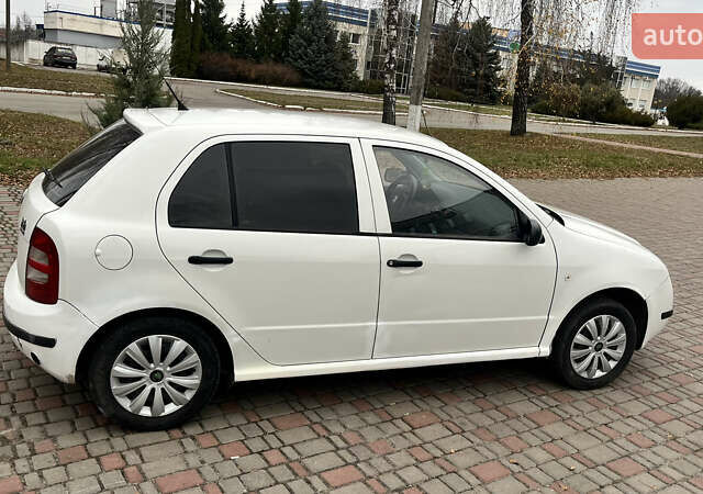 Белый Шкода Фабия, объемом двигателя 1.39 л и пробегом 470 тыс. км за 2500 $, фото 4 на Automoto.ua